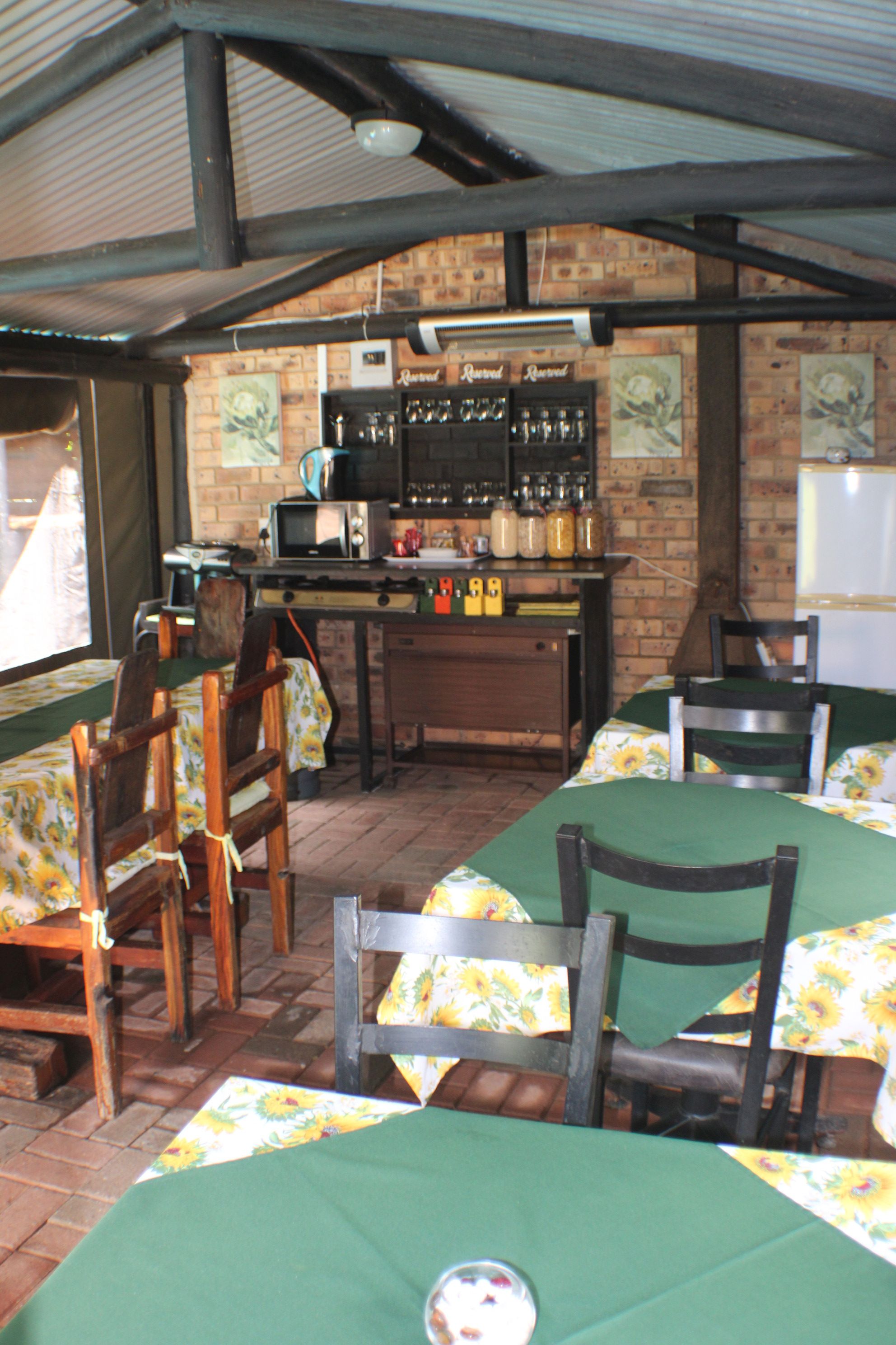 Ukarimu Guesthouse breakfast dining lapa