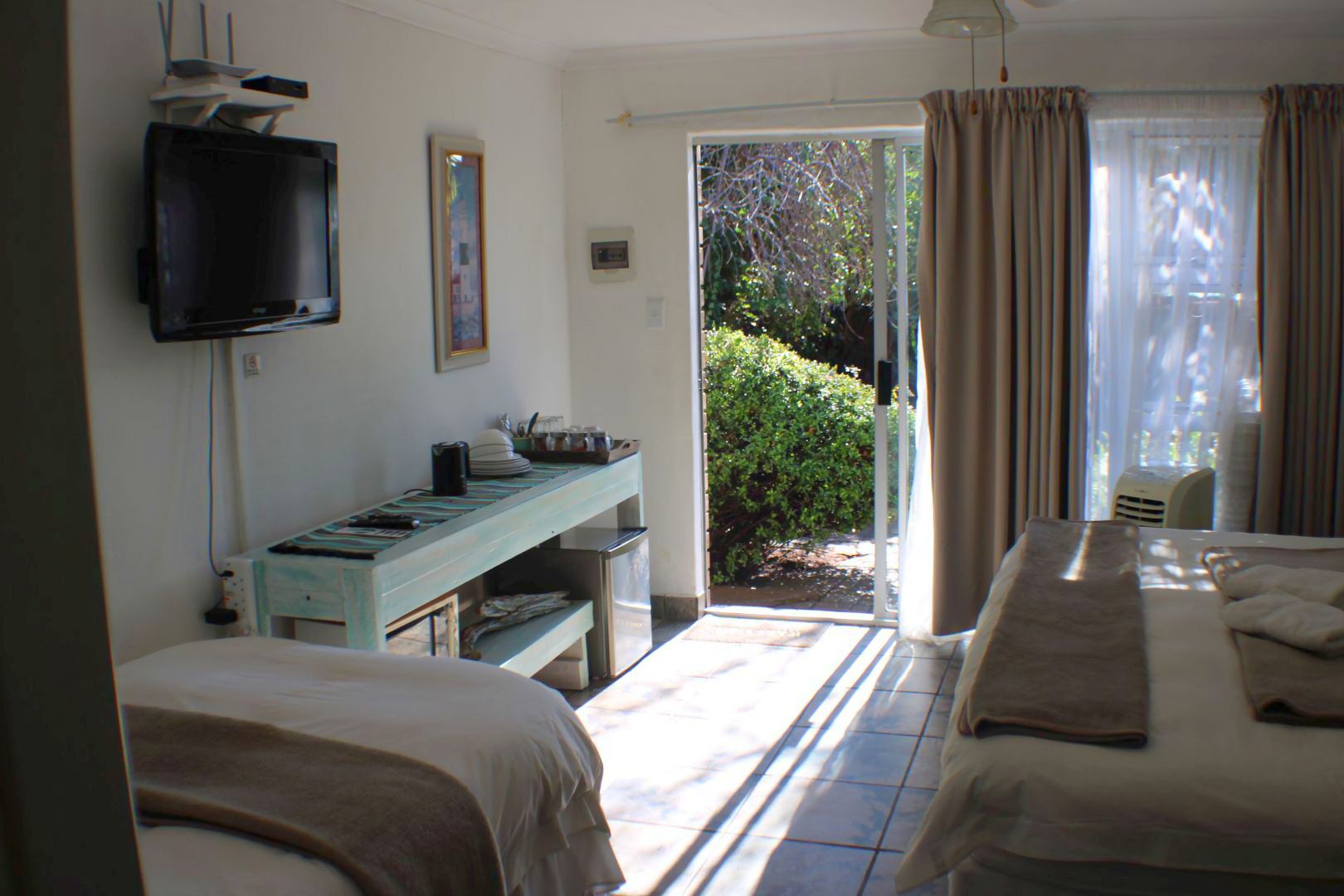 Peridot Family Room — Ukarimu Guesthouse