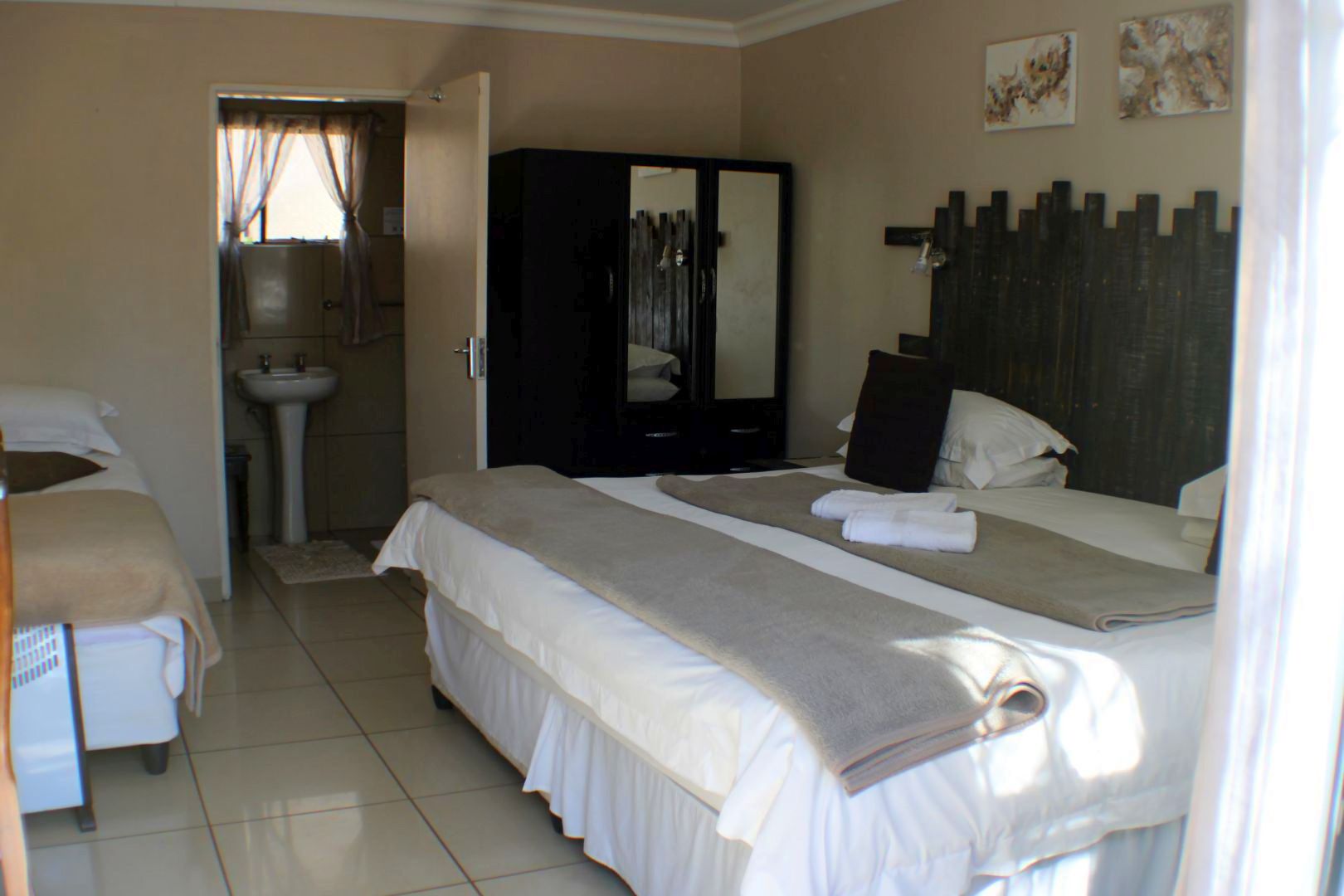 Topaz Family Room — Ukarimu Guesthouse